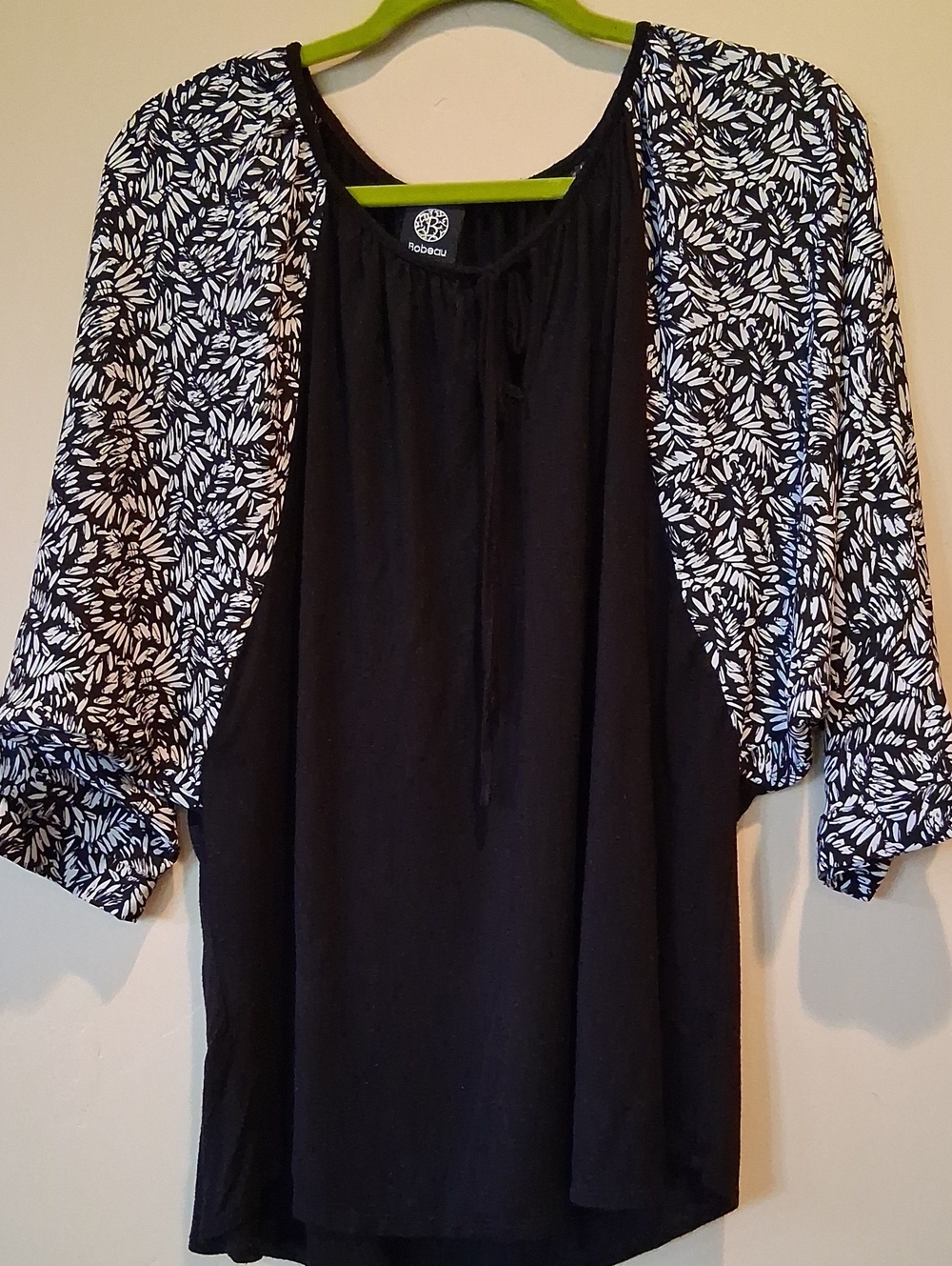 Bobeau Black Tunic with Black & White Leaf-Print Sleeves